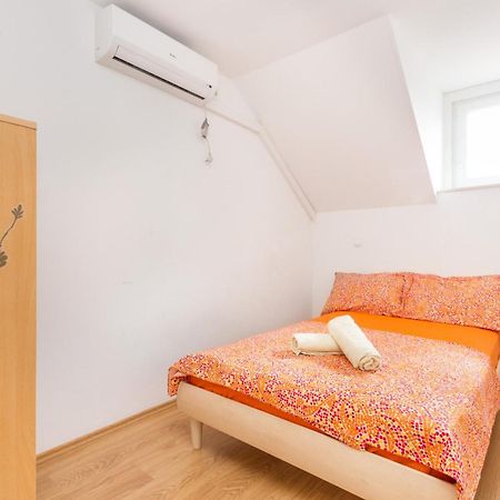 Apartments Bepina- 5 Mins From The Center สปลิท ภายนอก รูปภาพ