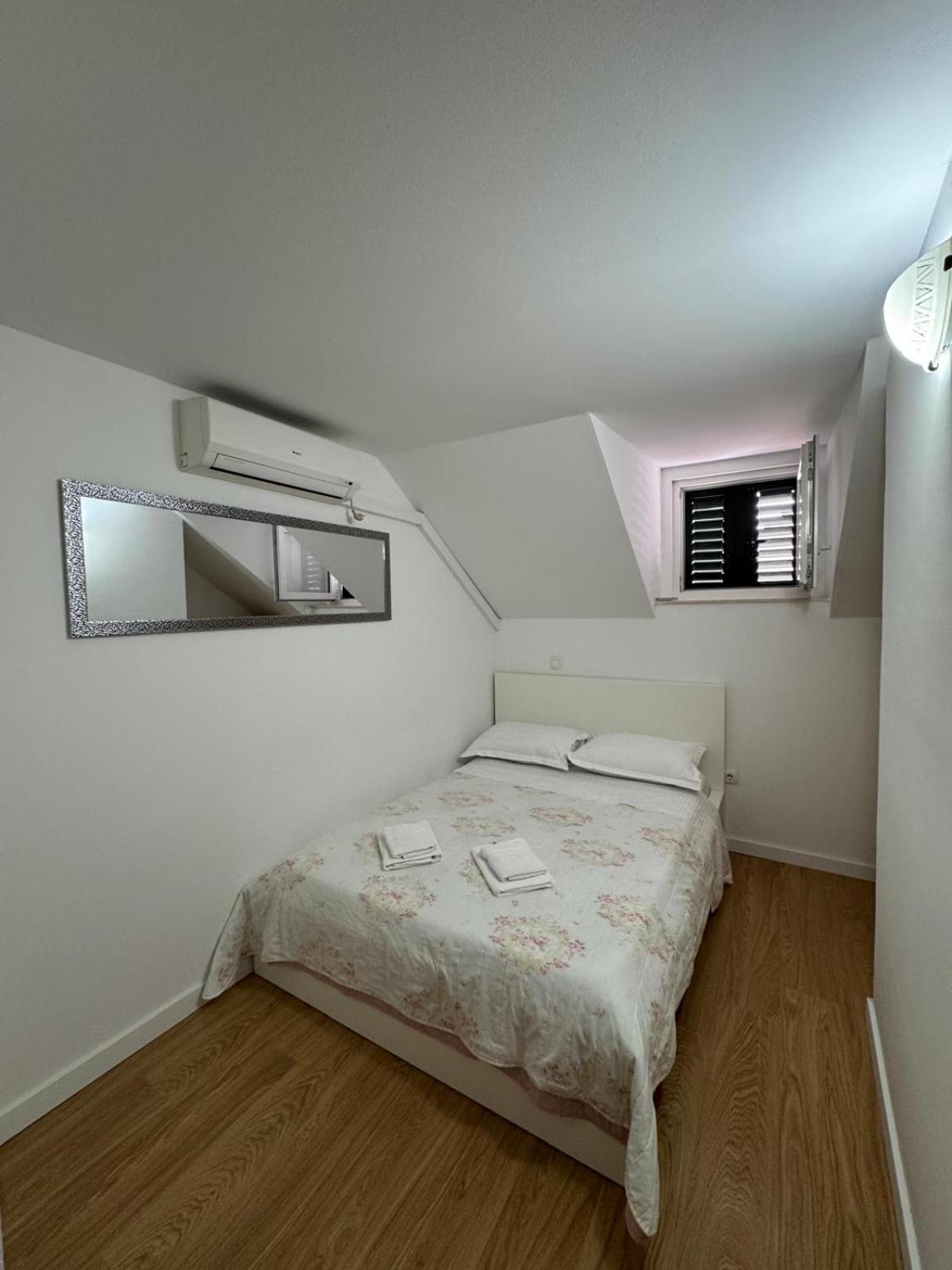 Apartments Bepina- 5 Mins From The Center สปลิท ภายนอก รูปภาพ